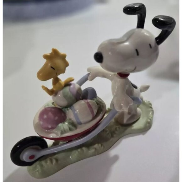 RARE Lenox Snoopy's Easter Egg Delivery Woodstock Peanuts Figurine